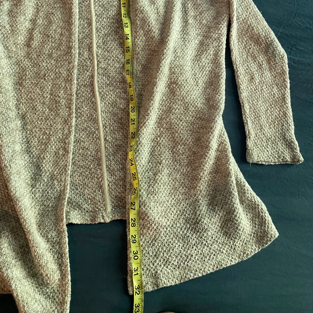SOLD AE Knitted Cardigan - Picture 4 of 4